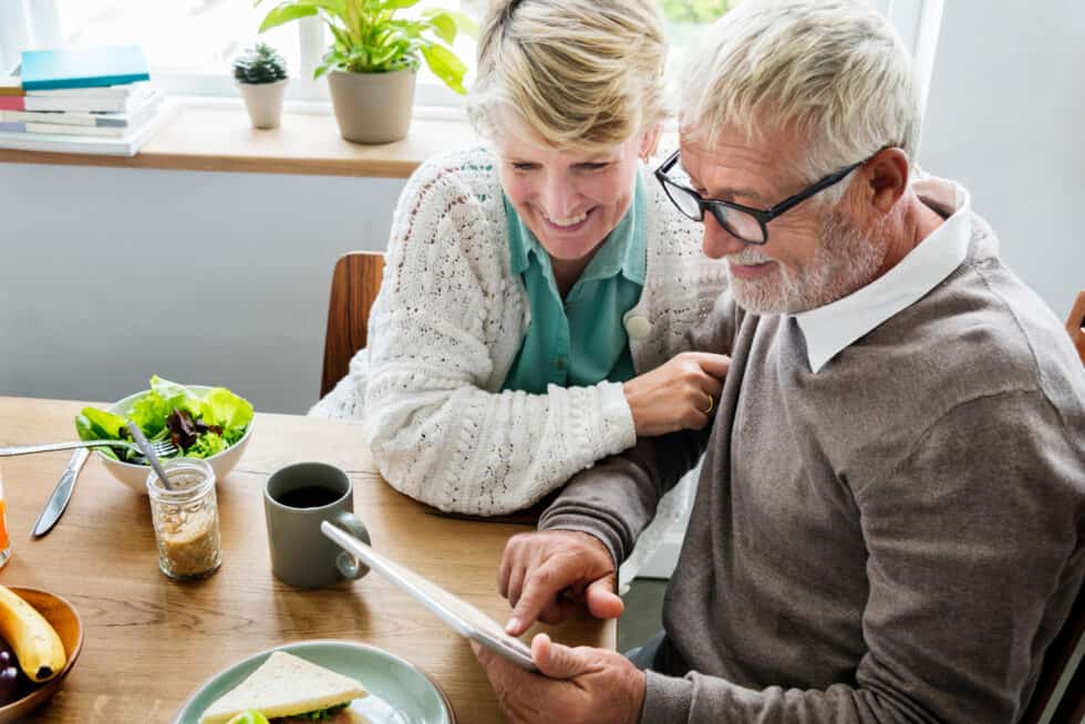 Couple-looking-at- ipad